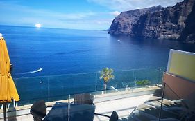 Magnificent Apt. With Sea View, Cliff & Marina